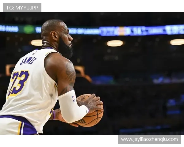 三球半场表现惨淡仅得5分正负值低至21引发热议